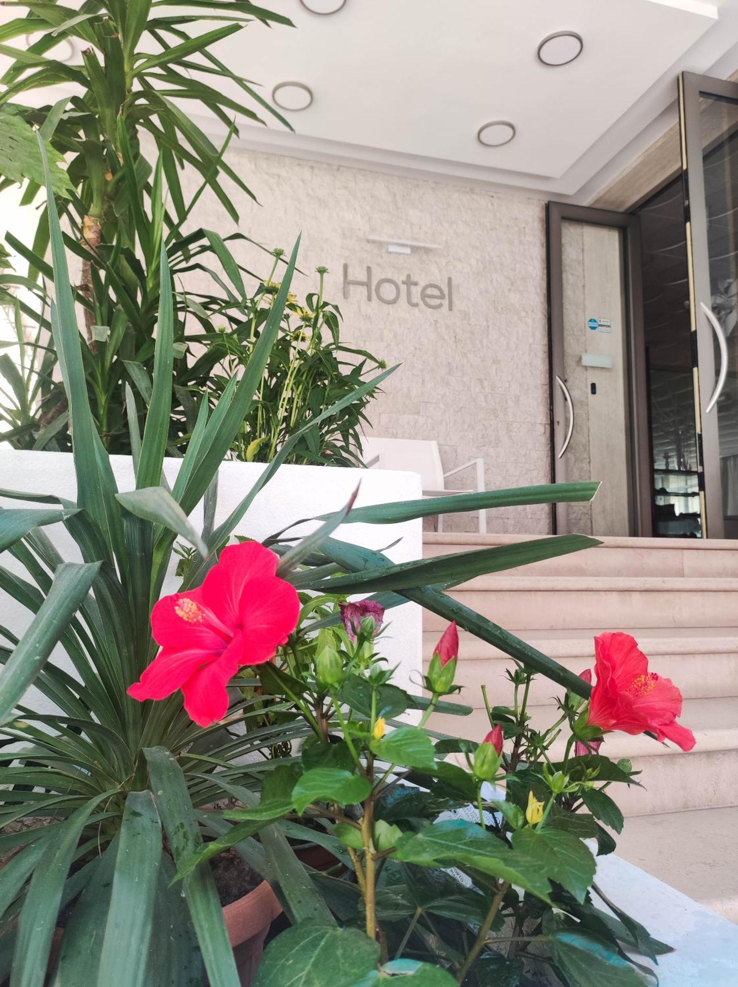 Riviera Hotel