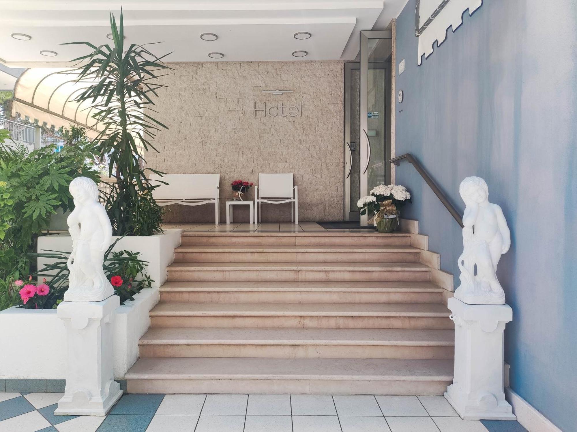 Riviera Hotel 3*
